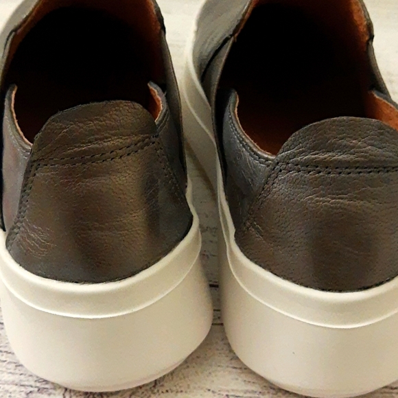 Gentle Souls by Kenneth Cole Rosette Platform Slip On Sneaker Pewter 7.5 - Picture 7 of 15